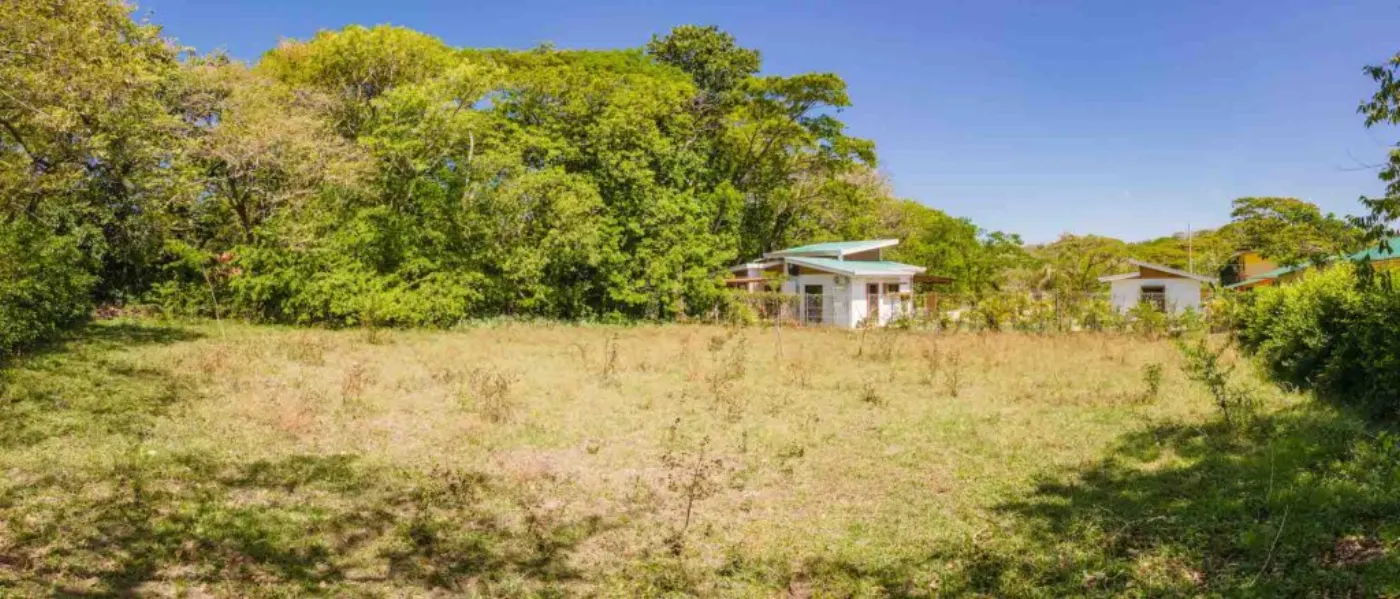 Ocean-view building lot at Sámara Woods