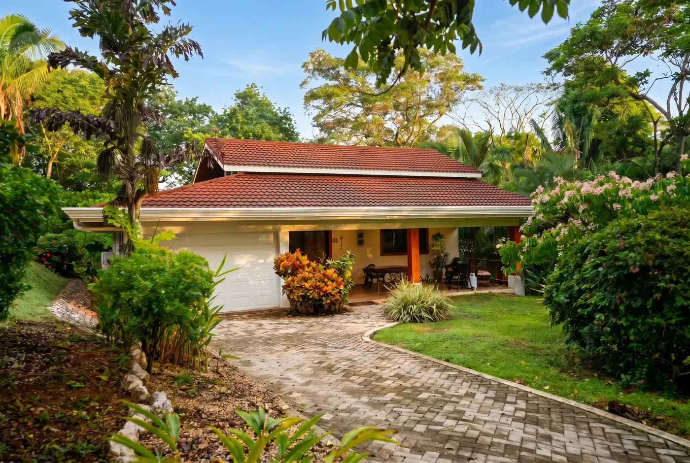 Tropical Eden residence — house front, Sámara–Playa Carrillo